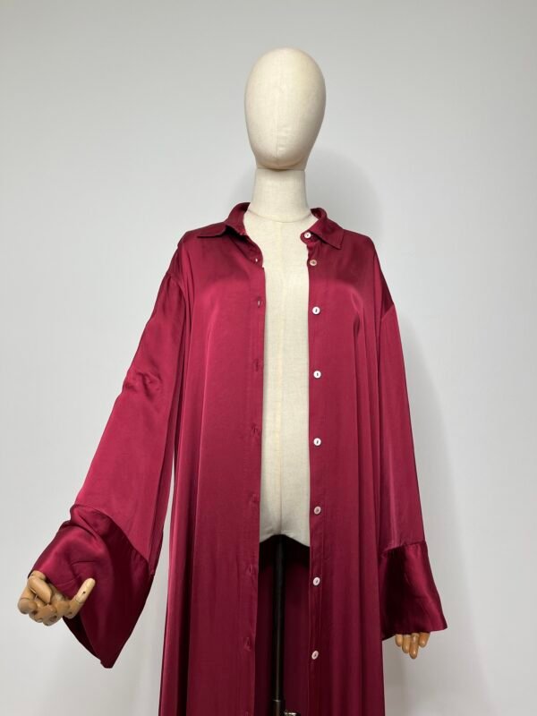 1747436F-B0B0-4AA9-B735-5341D7B61AE1 Abaya satinée