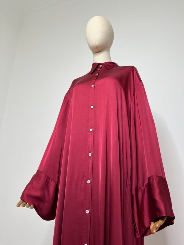 F6A05931-D011-4E4B-81AE-16FF7D7E5D9E Abaya satinée