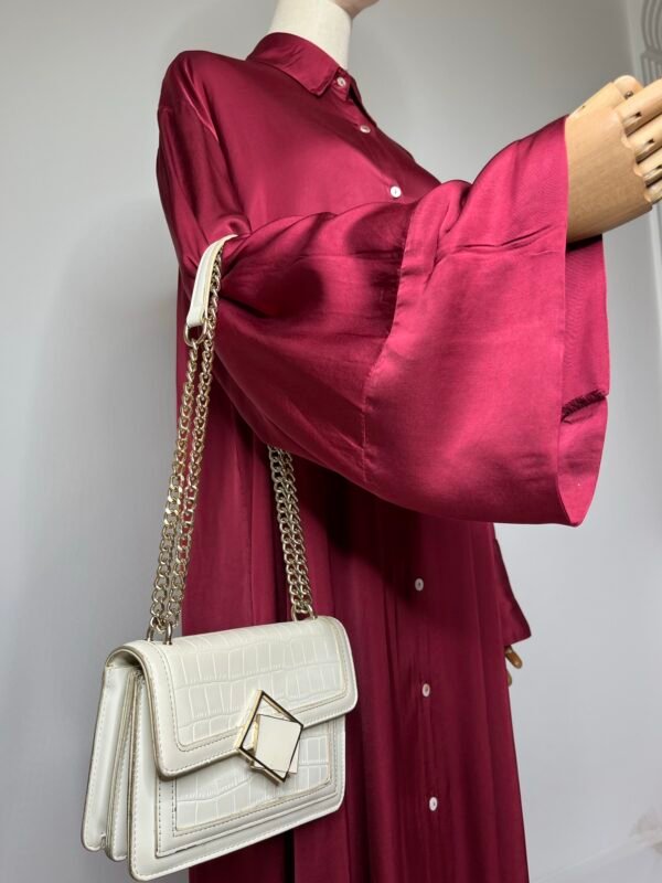 FBCBFB23-1304-4AC5-8189-DFCB99447D48 Abaya satinée
